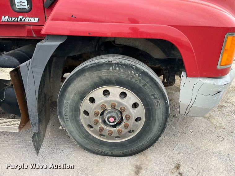 image for item DP0506 2001 Mack CH613  semi truck