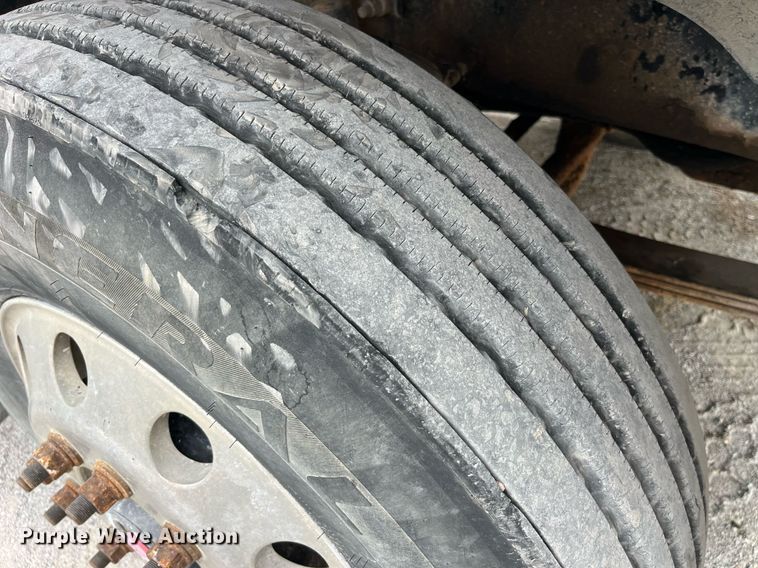 image for item DP0506 2001 Mack CH613  semi truck