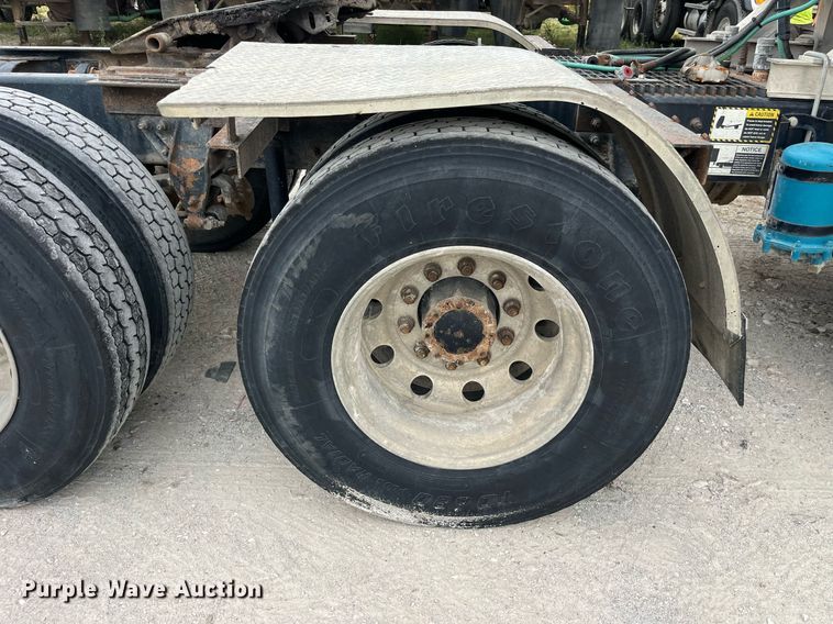 image for item DP0506 2001 Mack CH613  semi truck