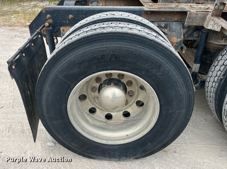 image for item DP0506 2001 Mack CH613  semi truck