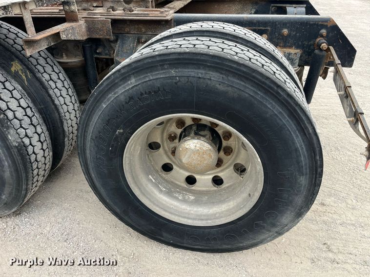 image for item DP0506 2001 Mack CH613  semi truck