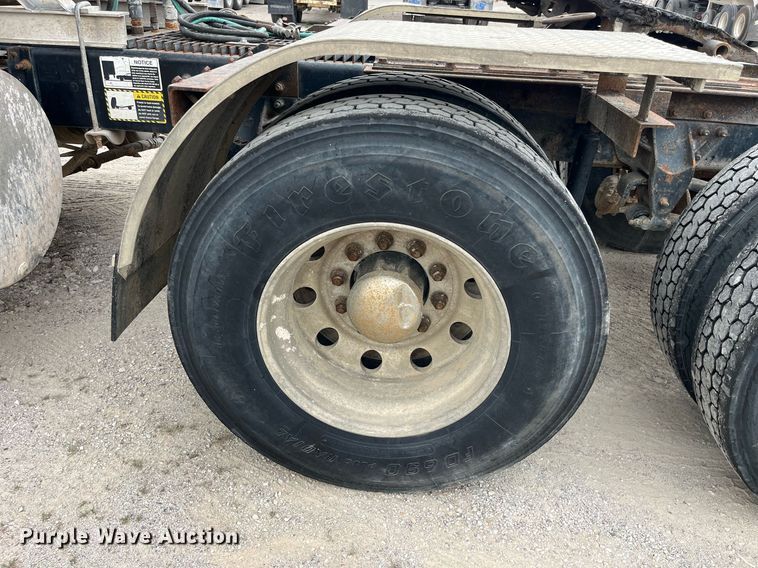 image for item DP0506 2001 Mack CH613  semi truck