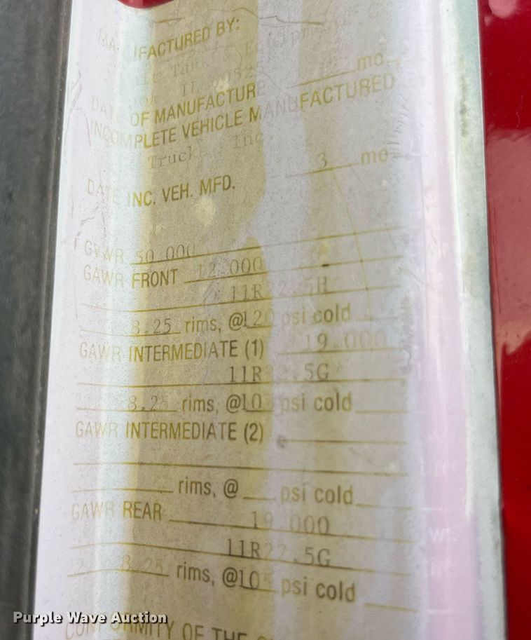 image for item DP0506 2001 Mack CH613  semi truck