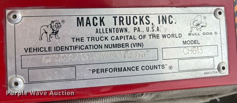 image for item DP0506 2001 Mack CH613  semi truck