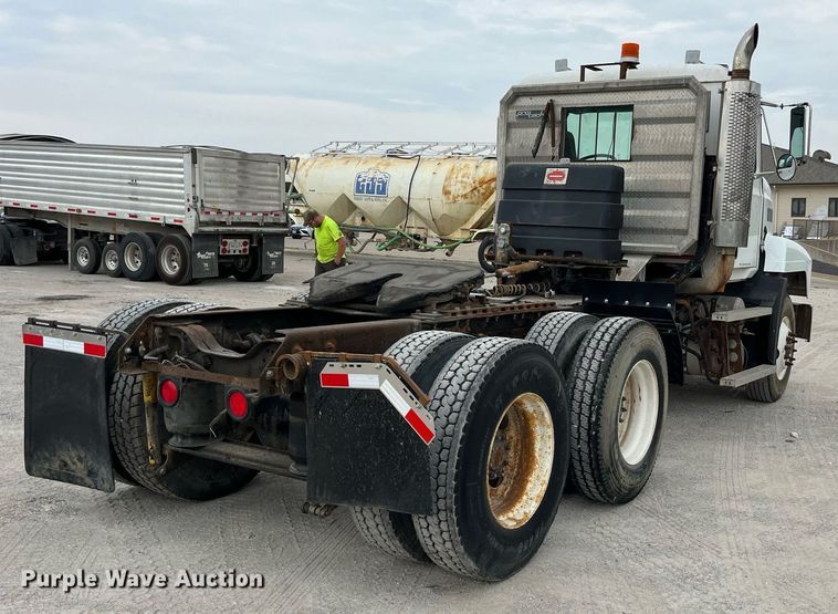 image for item DP0507 2000 Mack CH613  semi truck