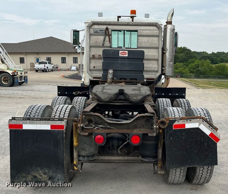 image for item DP0507 2000 Mack CH613  semi truck