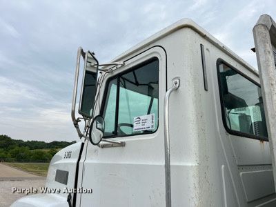 image for item DP0507 2000 Mack CH613  semi truck