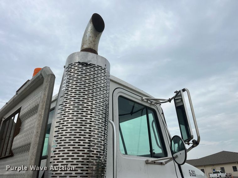 image for item DP0507 2000 Mack CH613  semi truck