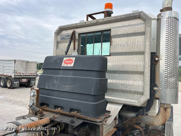 image for item DP0507 2000 Mack CH613  semi truck