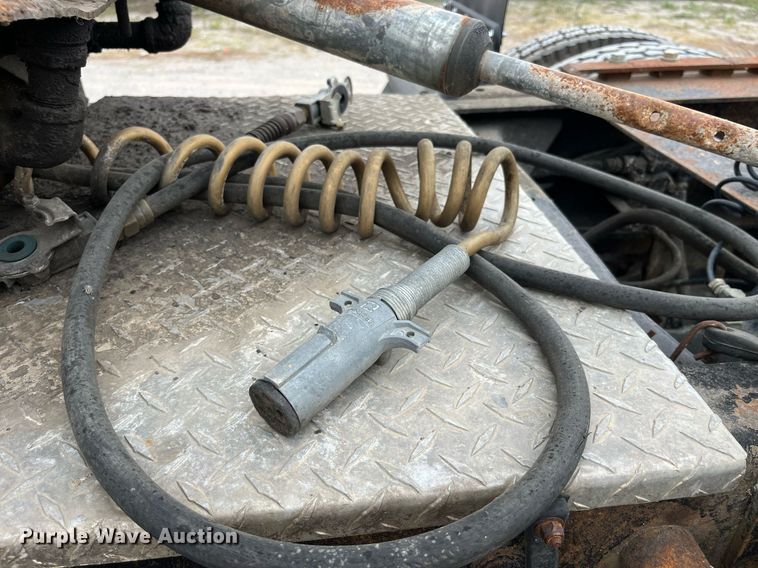 image for item DP0507 2000 Mack CH613  semi truck