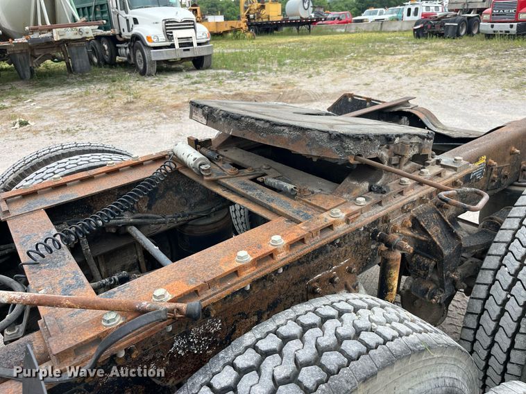 image for item DP0507 2000 Mack CH613  semi truck