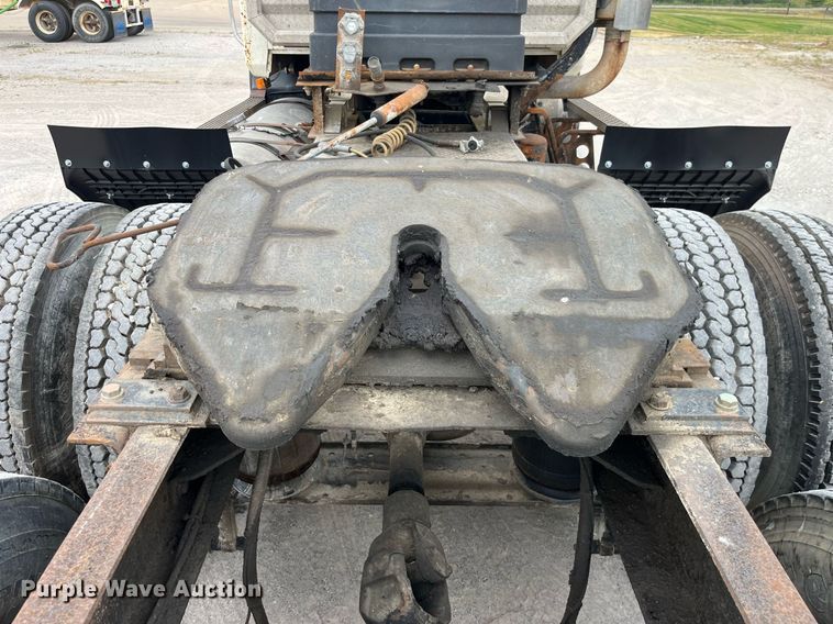 image for item DP0507 2000 Mack CH613  semi truck