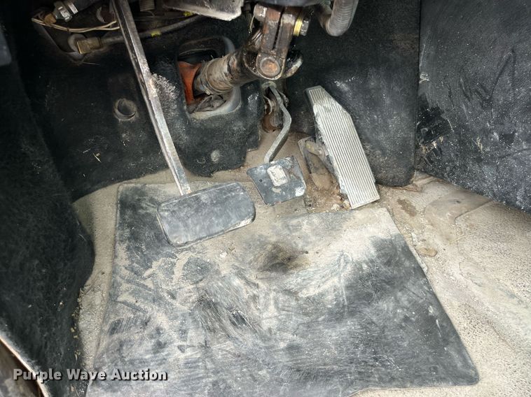 image for item DP0507 2000 Mack CH613  semi truck