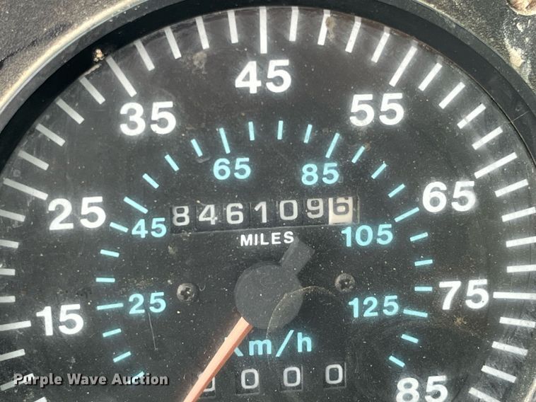 image for item DP0507 2000 Mack CH613  semi truck