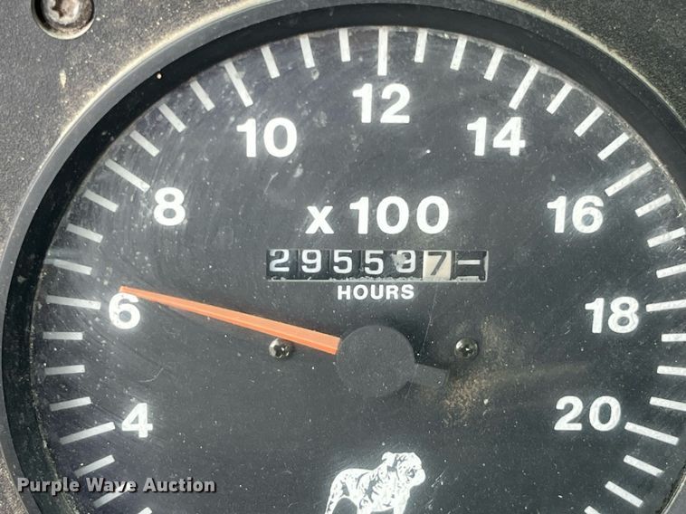 image for item DP0507 2000 Mack CH613  semi truck