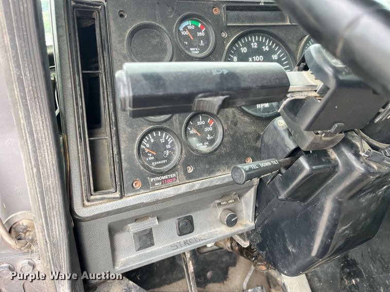 image for item DP0507 2000 Mack CH613  semi truck