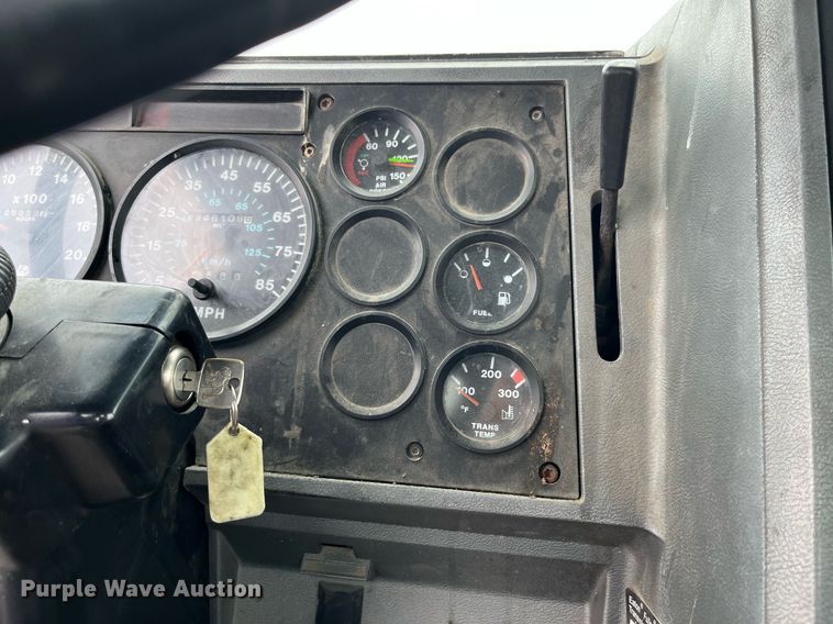 image for item DP0507 2000 Mack CH613  semi truck