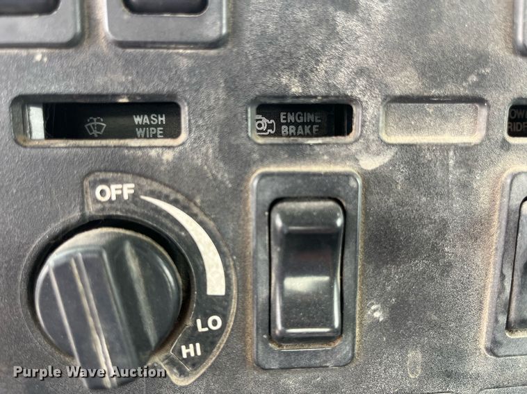 image for item DP0507 2000 Mack CH613  semi truck