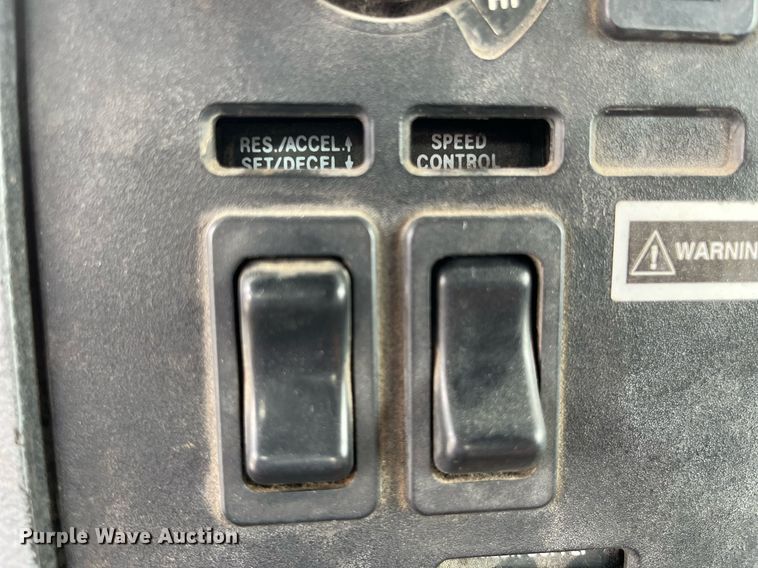 image for item DP0507 2000 Mack CH613  semi truck