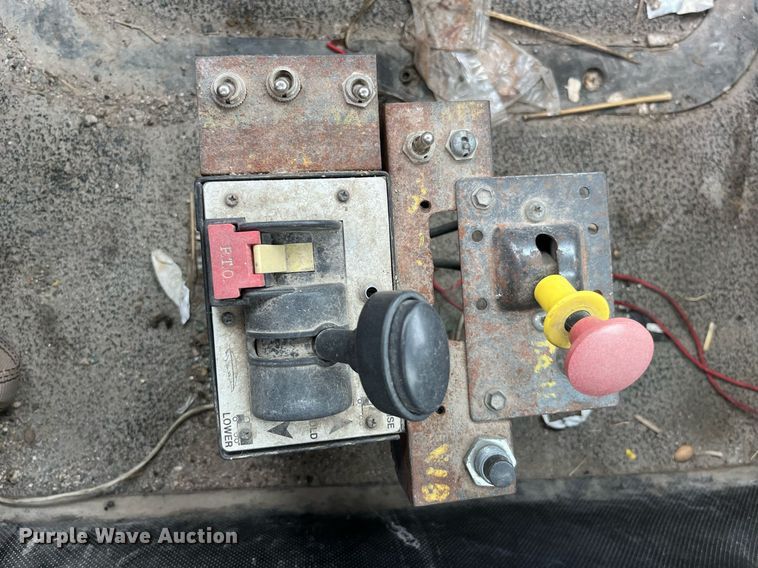 image for item DP0507 2000 Mack CH613  semi truck