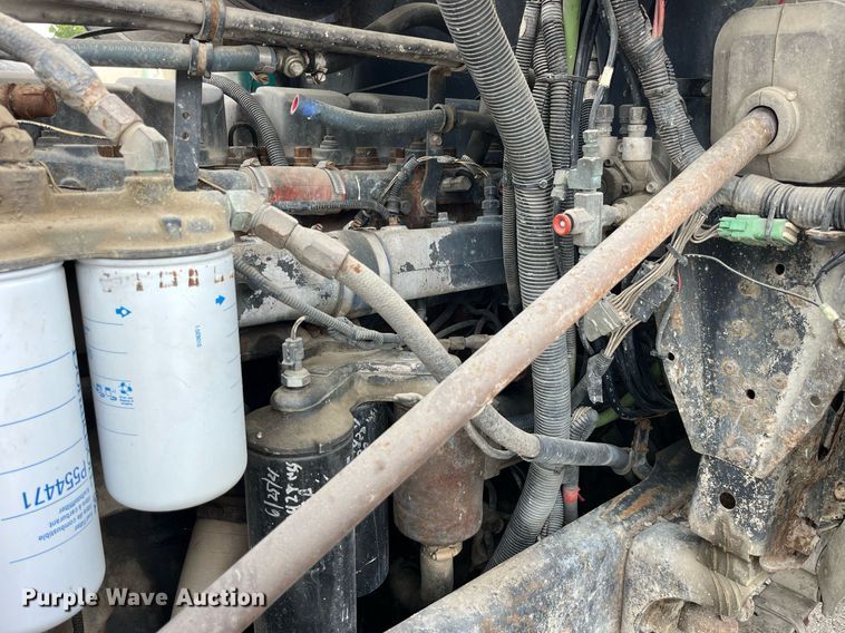 image for item DP0507 2000 Mack CH613  semi truck