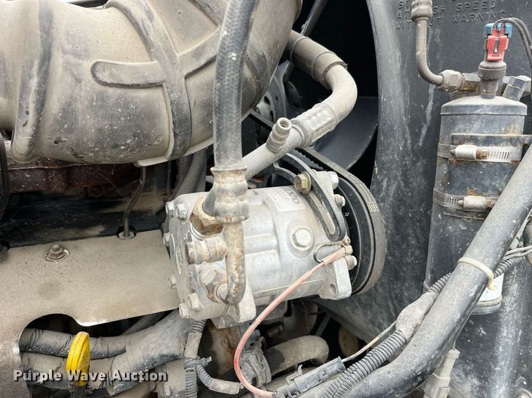 image for item DP0507 2000 Mack CH613  semi truck