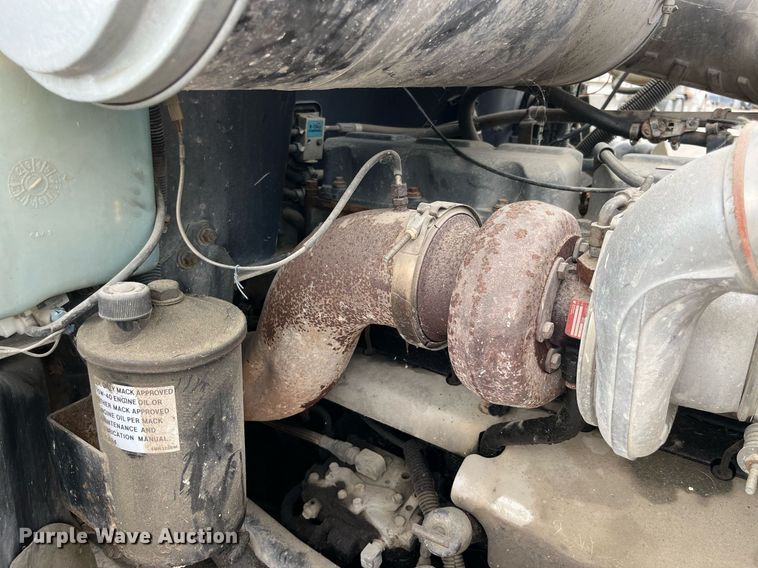 image for item DP0507 2000 Mack CH613  semi truck