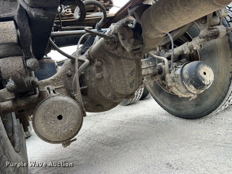 image for item DP0507 2000 Mack CH613  semi truck