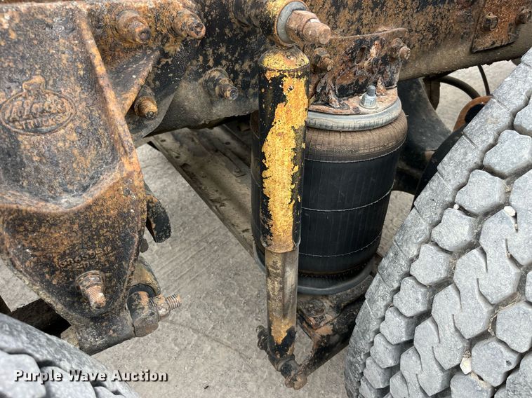 image for item DP0507 2000 Mack CH613  semi truck