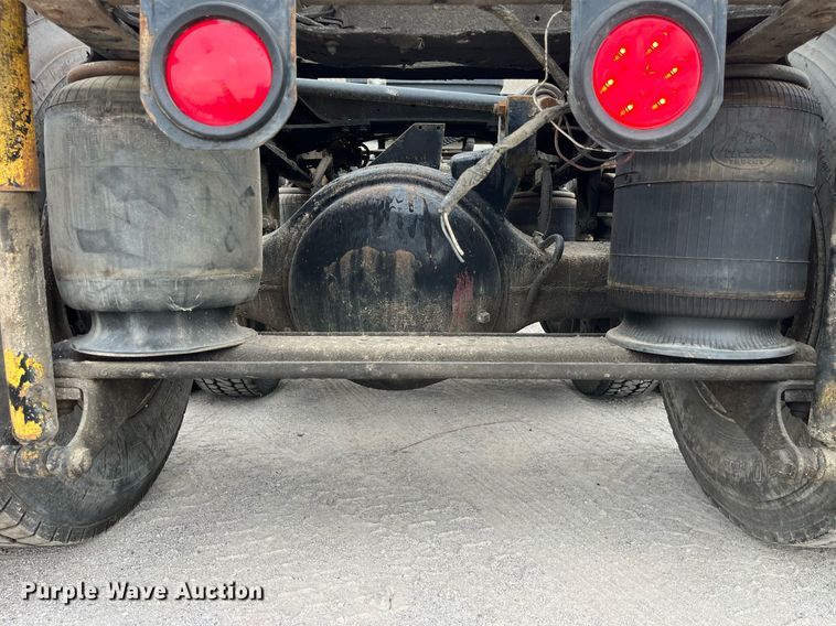 image for item DP0507 2000 Mack CH613  semi truck