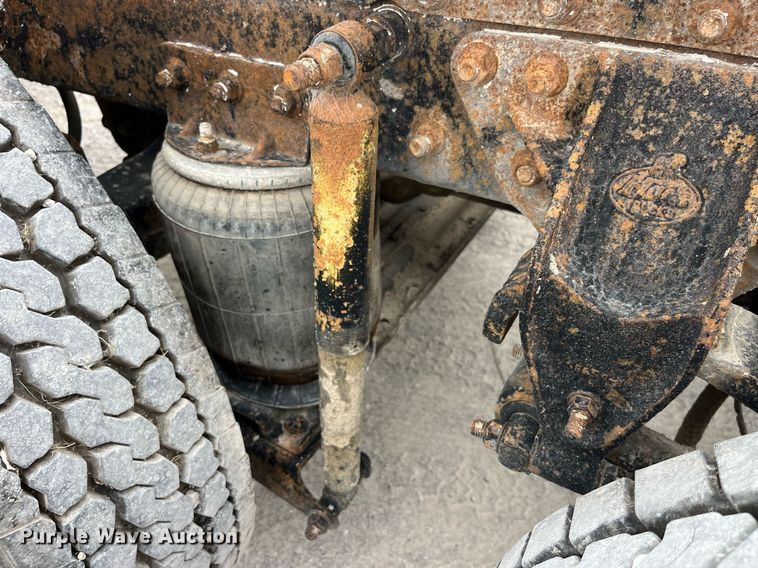 image for item DP0507 2000 Mack CH613  semi truck