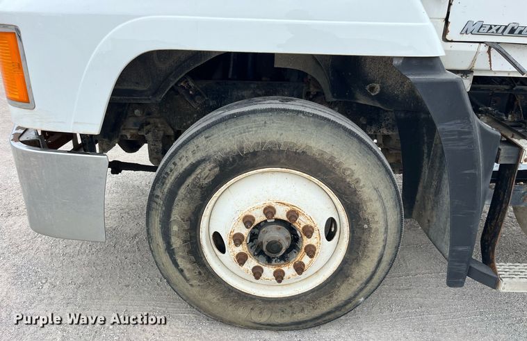 image for item DP0507 2000 Mack CH613  semi truck