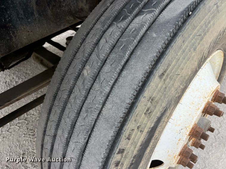 image for item DP0507 2000 Mack CH613  semi truck