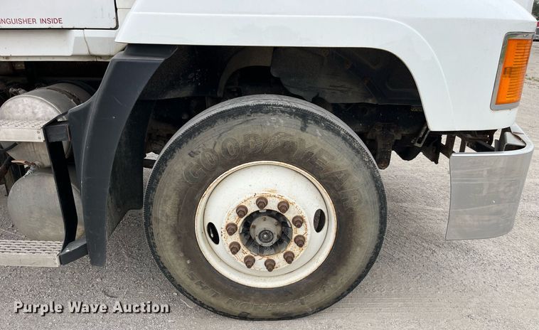 image for item DP0507 2000 Mack CH613  semi truck