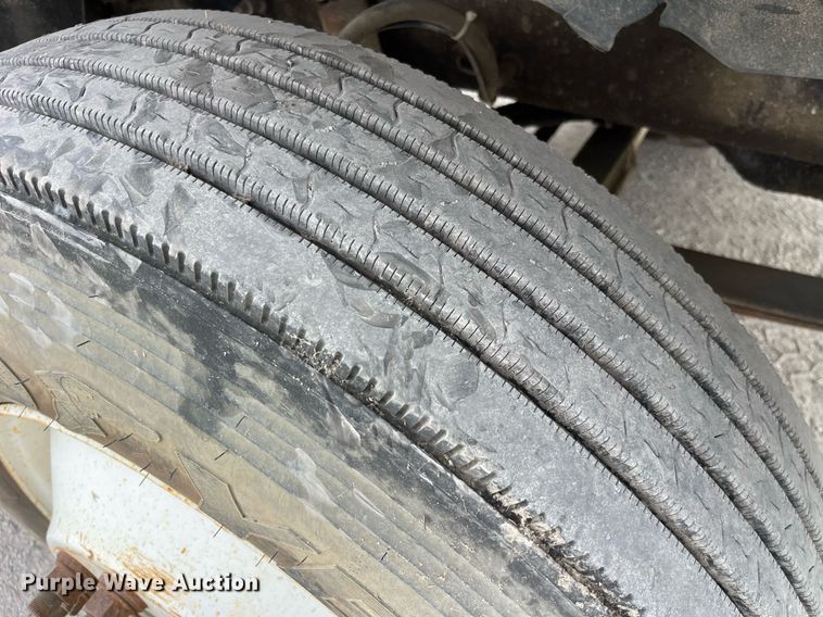 image for item DP0507 2000 Mack CH613  semi truck