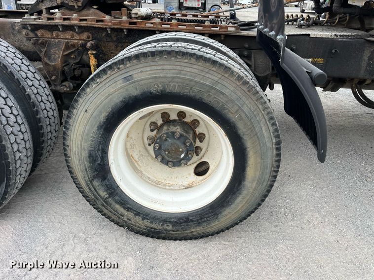 image for item DP0507 2000 Mack CH613  semi truck