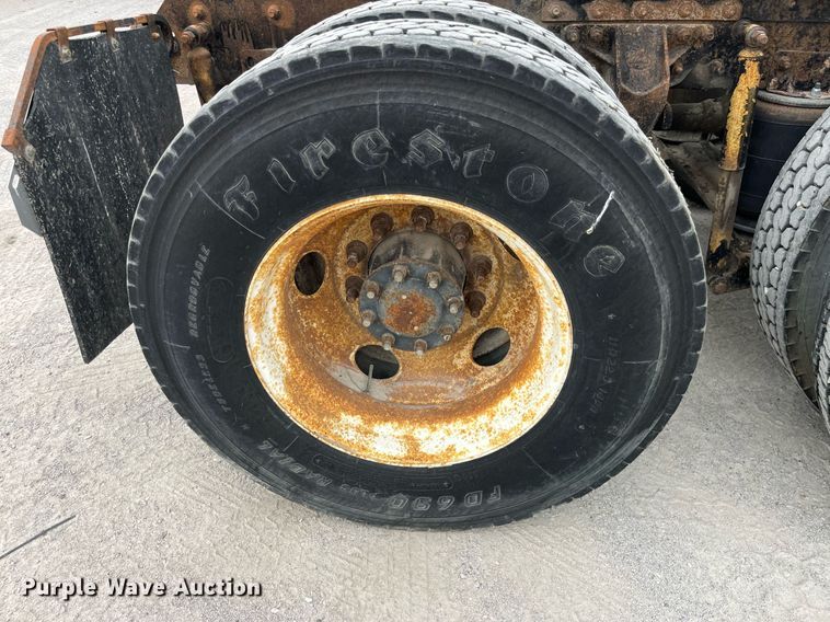 image for item DP0507 2000 Mack CH613  semi truck