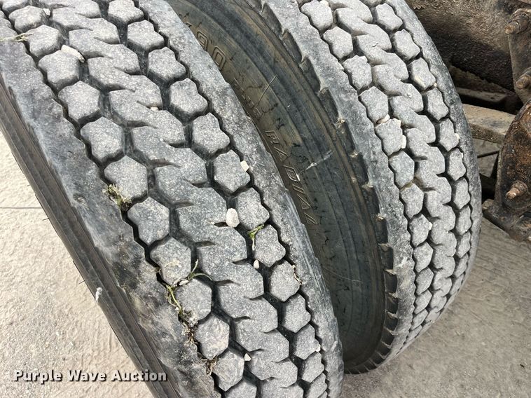 image for item DP0507 2000 Mack CH613  semi truck