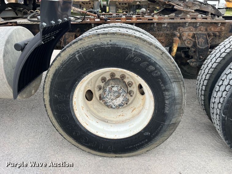 image for item DP0507 2000 Mack CH613  semi truck