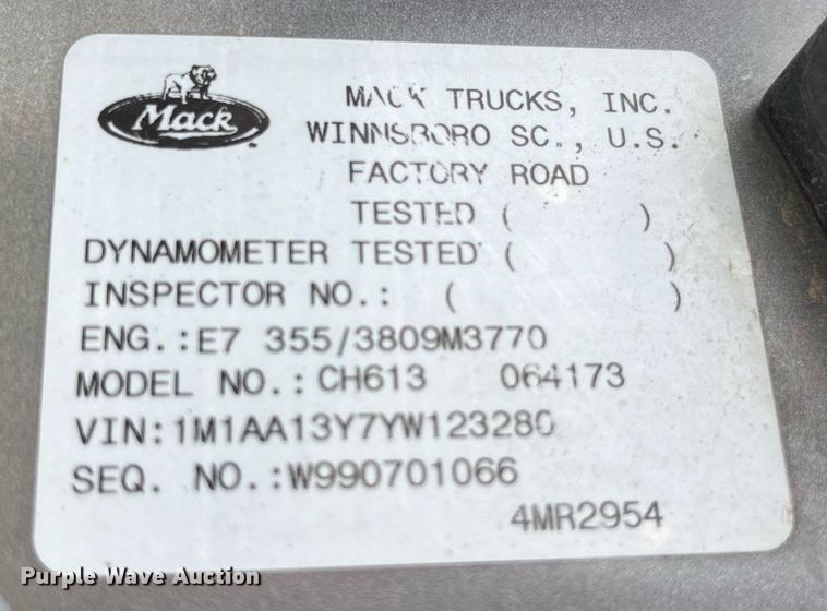 image for item DP0507 2000 Mack CH613  semi truck