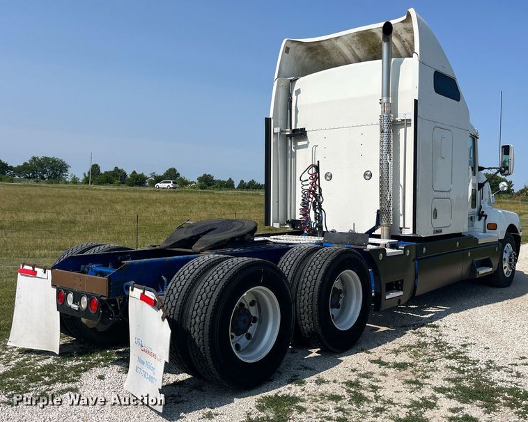 image for item DP0514 2007 Kenworth T600  semi truck
