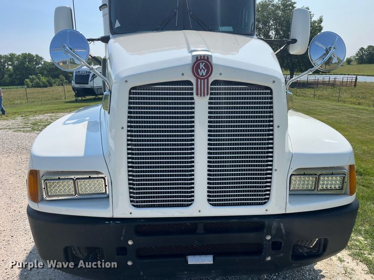image for item DP0514 2007 Kenworth T600  semi truck