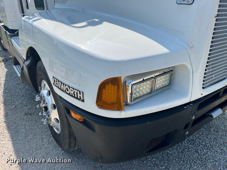 image for item DP0514 2007 Kenworth T600  semi truck
