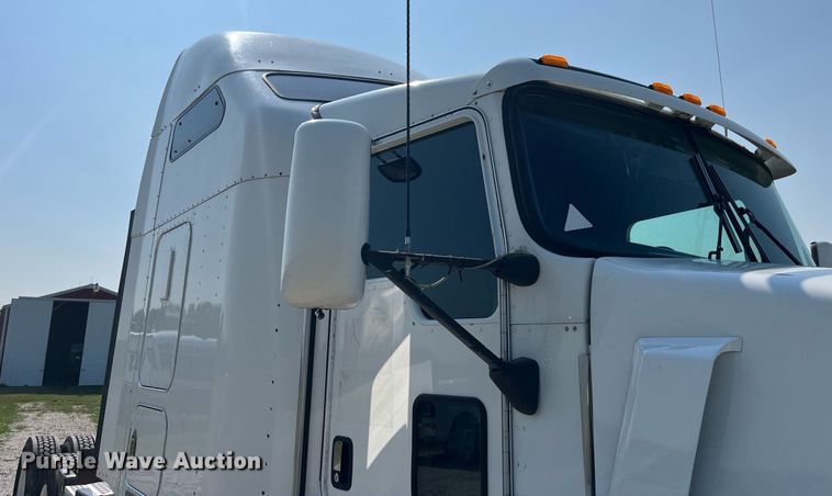 image for item DP0514 2007 Kenworth T600  semi truck