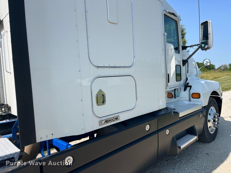 image for item DP0514 2007 Kenworth T600  semi truck