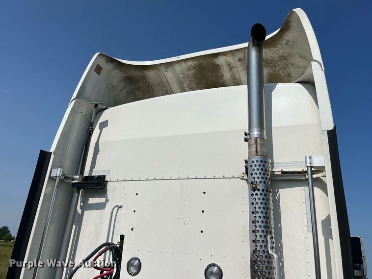 image for item DP0514 2007 Kenworth T600  semi truck