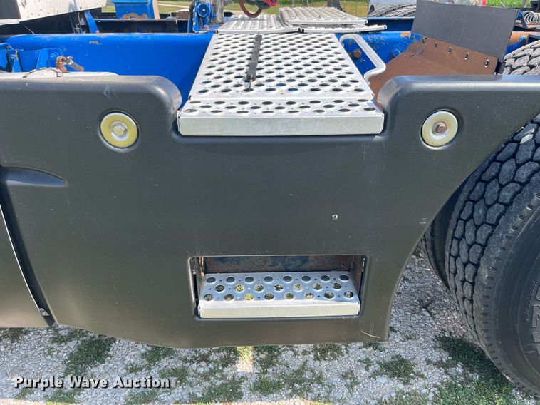 image for item DP0514 2007 Kenworth T600  semi truck