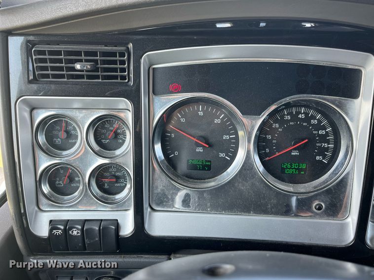 image for item DP0514 2007 Kenworth T600  semi truck