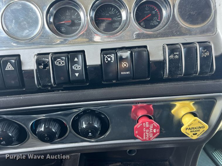 image for item DP0514 2007 Kenworth T600  semi truck