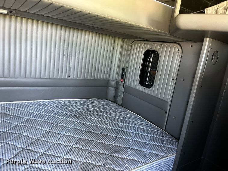 image for item DP0514 2007 Kenworth T600  semi truck